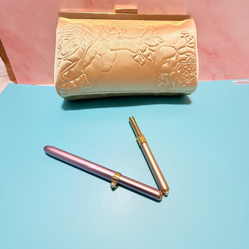 Cream Clutch Bag Estēe Lauder, mikimoto international lip brush Read description